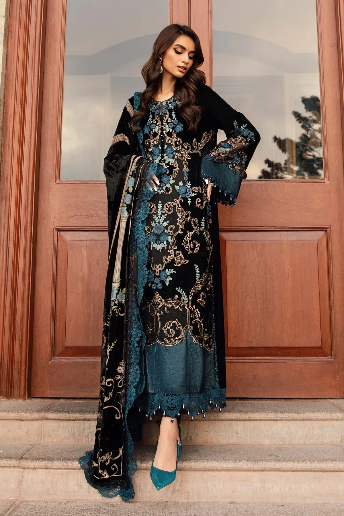 Maria.B Luxury Embroidered Velvet Collection Unstitched With Velvet Sh Pehnawa Maria.B Luxury Embroidered Velvet Collection Unstitched With Velvet Sh Pehnawa