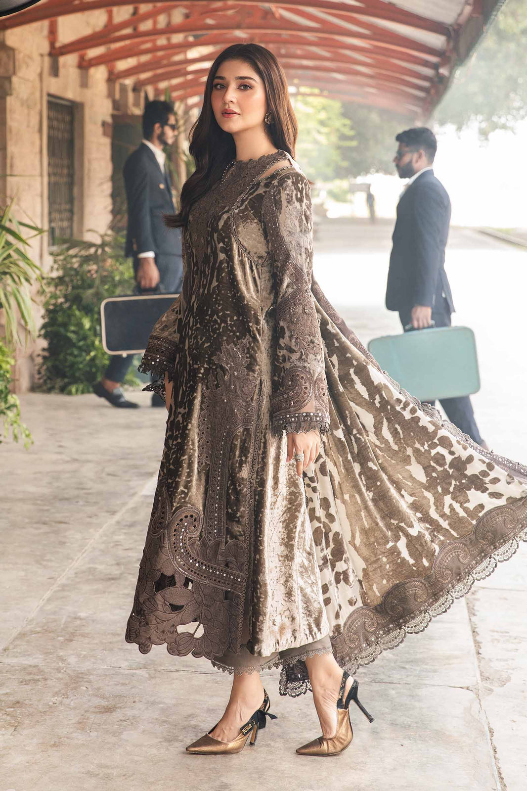 Stylish Winter Dresses Collection 2024-25 | Latest Winter Fashion ...
